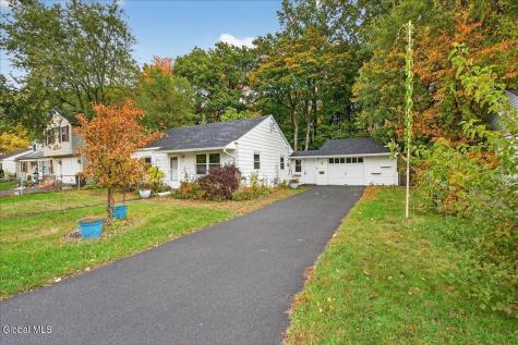 9 Vics Court Albany NY 12205