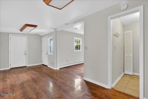 9 Vics Court Albany NY 12205