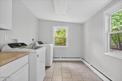 9 Vics Court Albany NY 12205