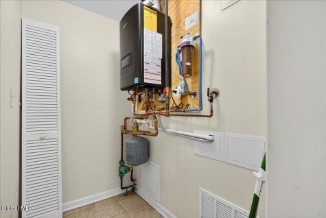 9 Vics Court Albany NY 12205