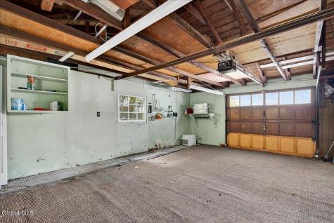 9 Vics Court Albany NY 12205