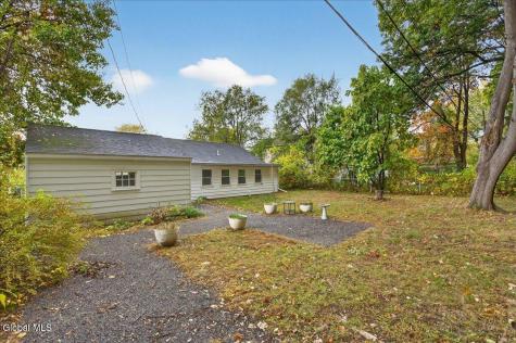 9 Vics Court Albany NY 12205