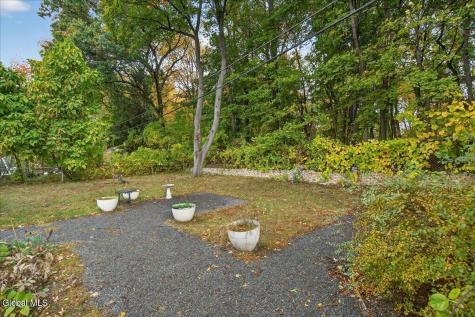 9 Vics Court Albany NY 12205