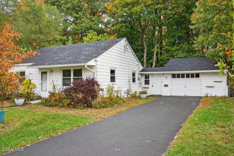 9 Vics Court Albany NY 12205