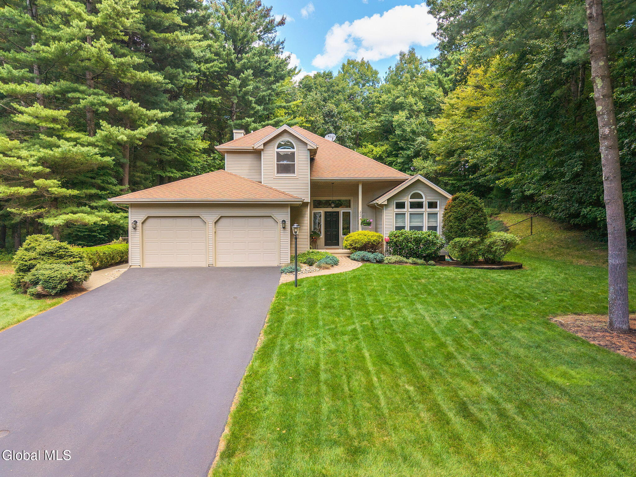 223 Stanford Drive Schenectady NY 12303