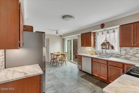 10 Appletree Lane Clifton Park NY 12065