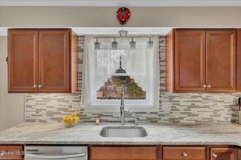 10 Appletree Lane Clifton Park NY 12065