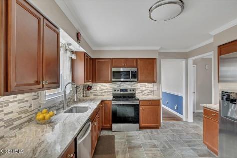 10 Appletree Lane Clifton Park NY 12065