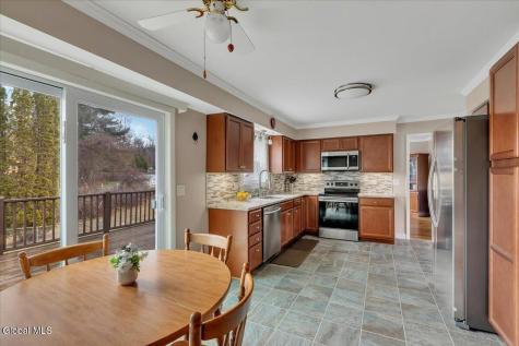 10 Appletree Lane Clifton Park NY 12065