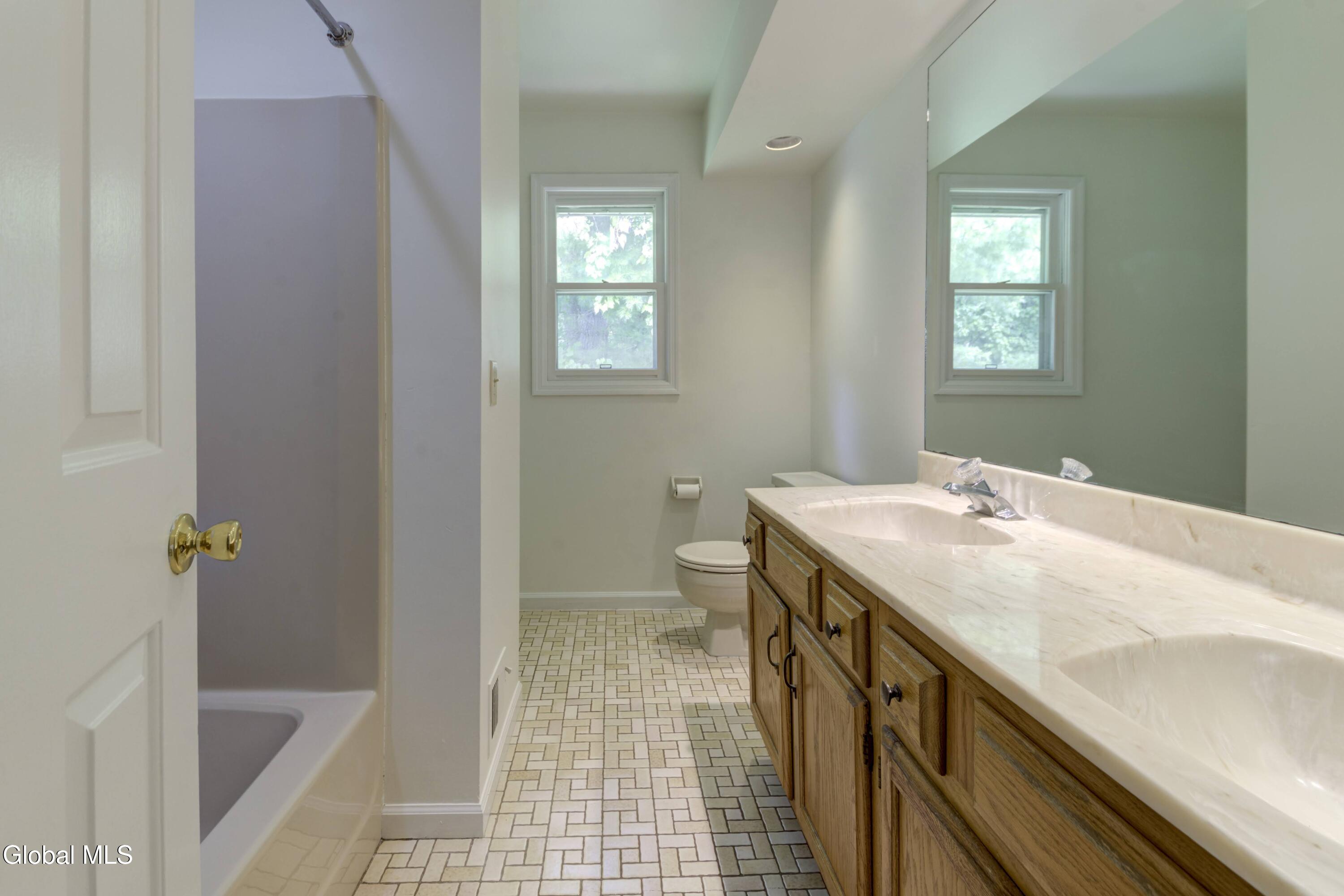 949 Morgan Avenue Niskayuna NY 12309