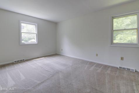 949 Morgan Avenue Niskayuna NY 12309