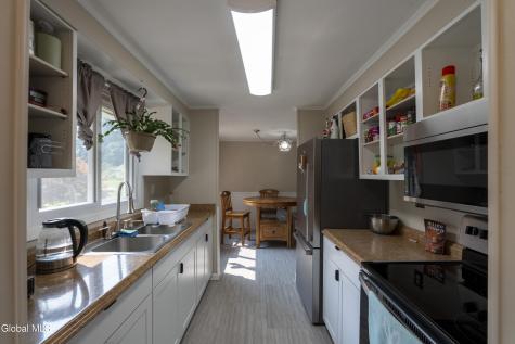 11 Donna Drive Gansevoort NY 12831