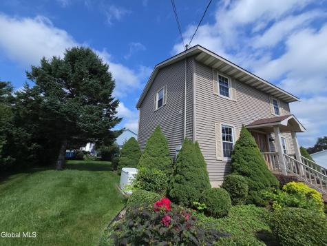 117 Clizbe Avenue Amsterdam NY 12010