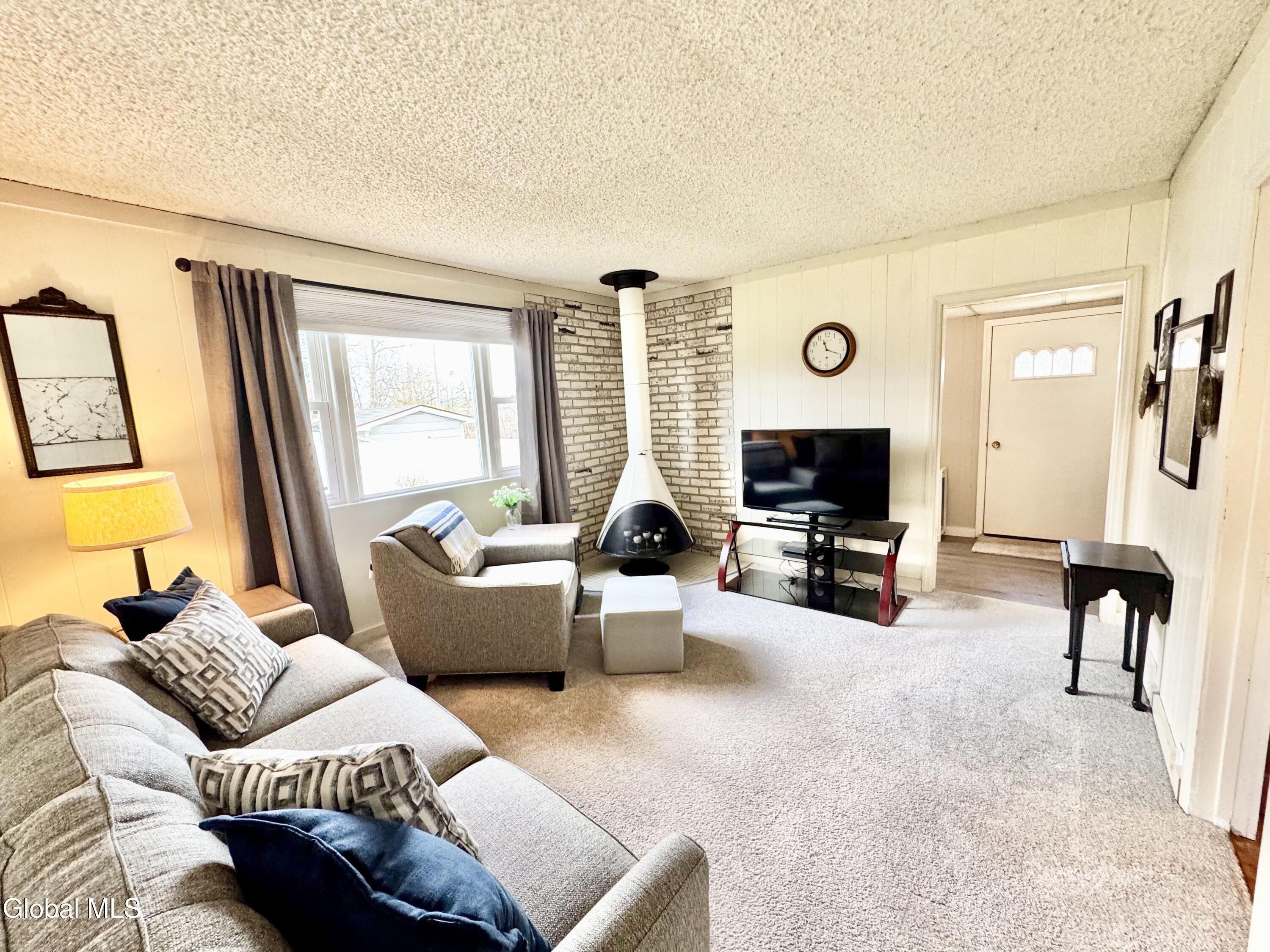153 Dahlia Street Schenectady NY 12306