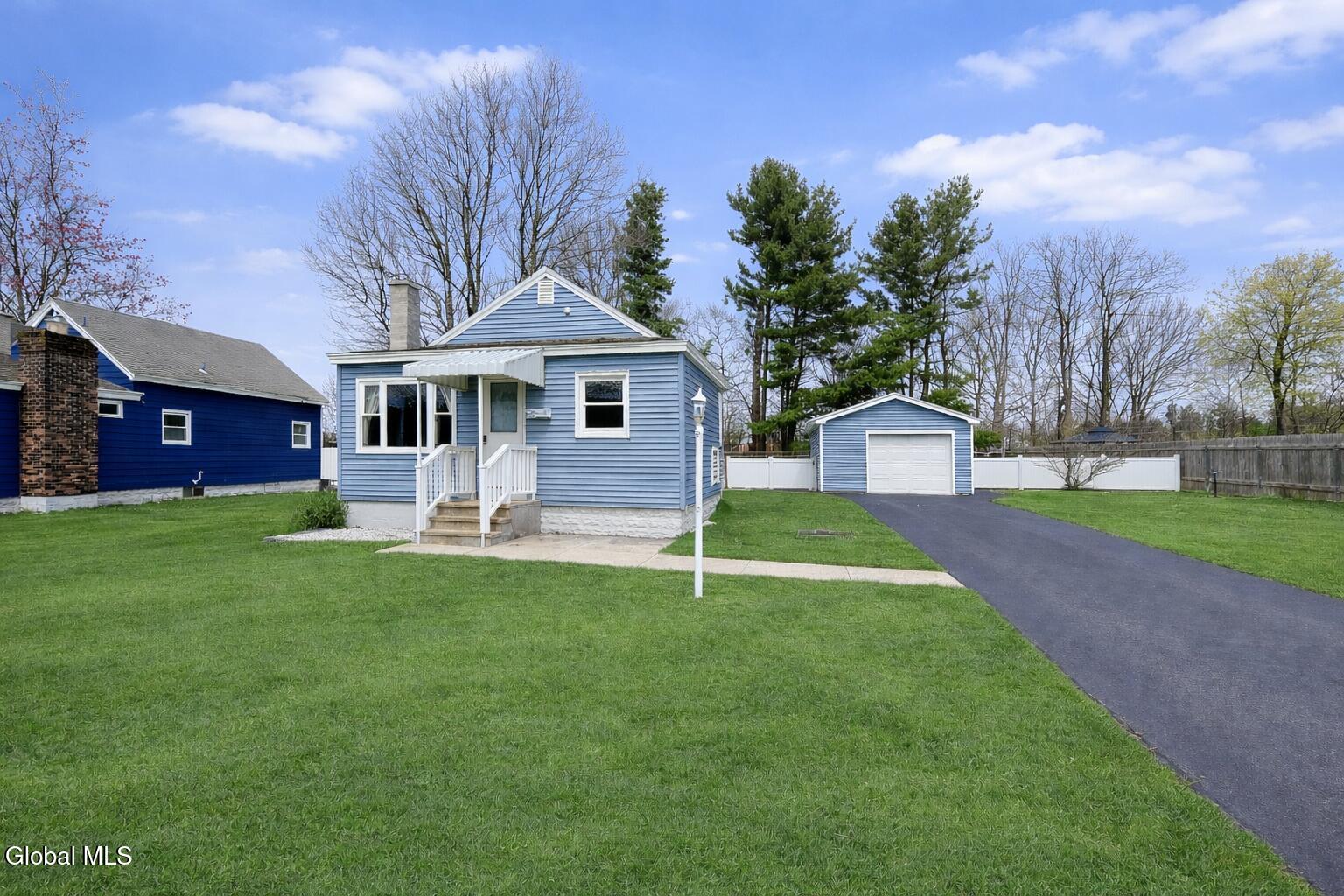 153 Dahlia Street Schenectady NY 12306