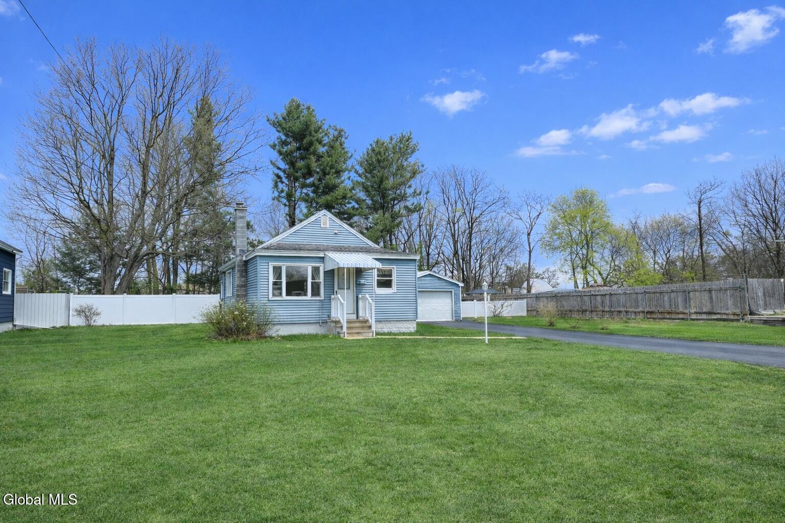 153 Dahlia Street Schenectady NY 12306