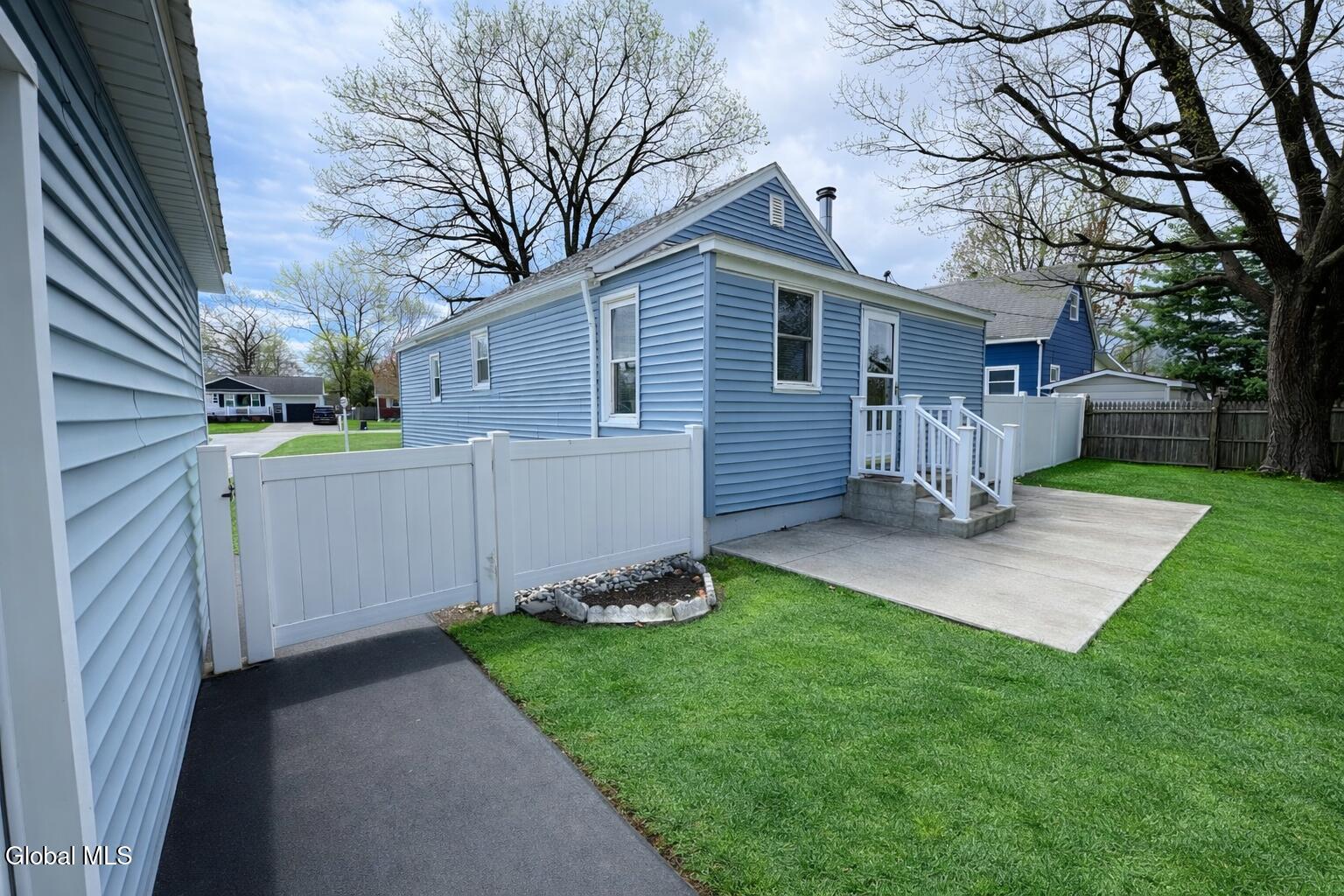 153 Dahlia Street Schenectady NY 12306
