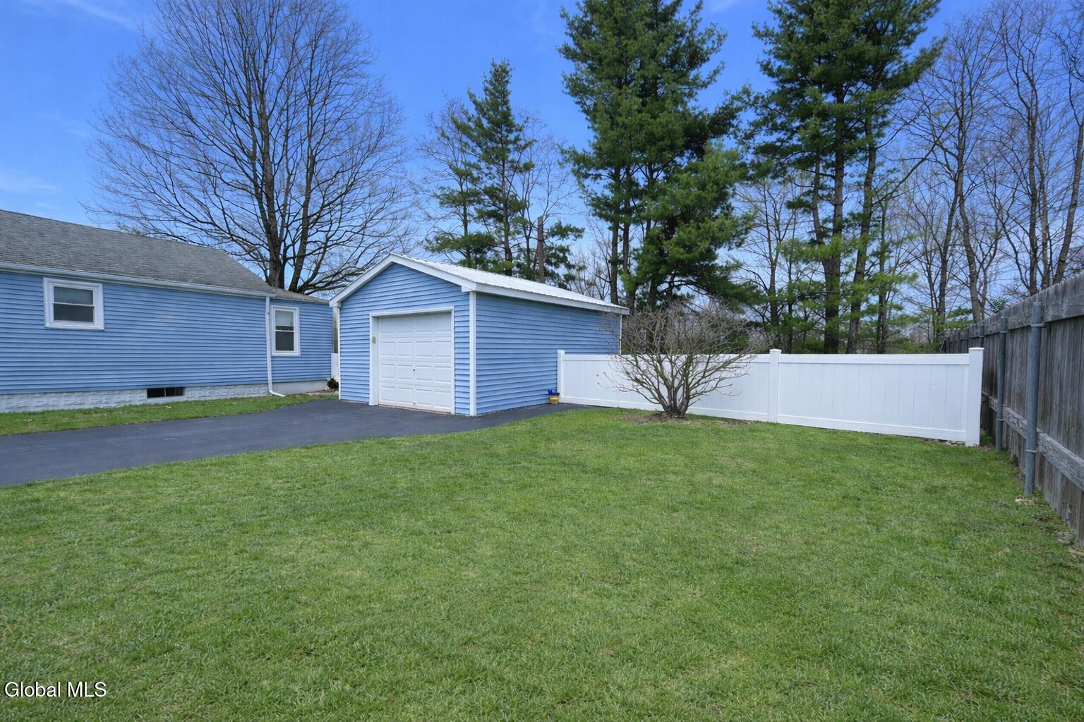153 Dahlia Street Schenectady NY 12306
