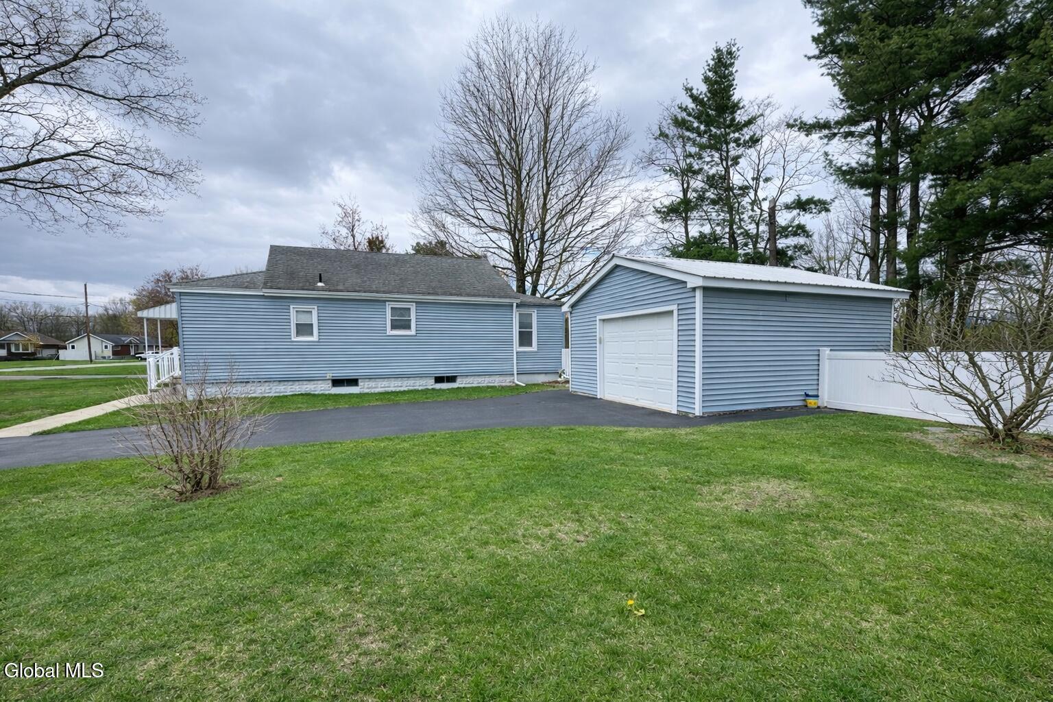 153 Dahlia Street Schenectady NY 12306