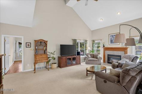 73 Fields End Drive Glenmont NY 12077