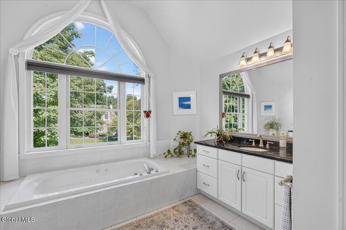 73 Fields End Drive Glenmont NY 12077
