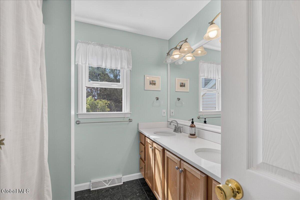 73 Fields End Drive Glenmont NY 12077