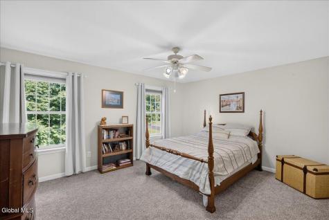 73 Fields End Drive Glenmont NY 12077