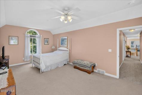73 Fields End Drive Glenmont NY 12077
