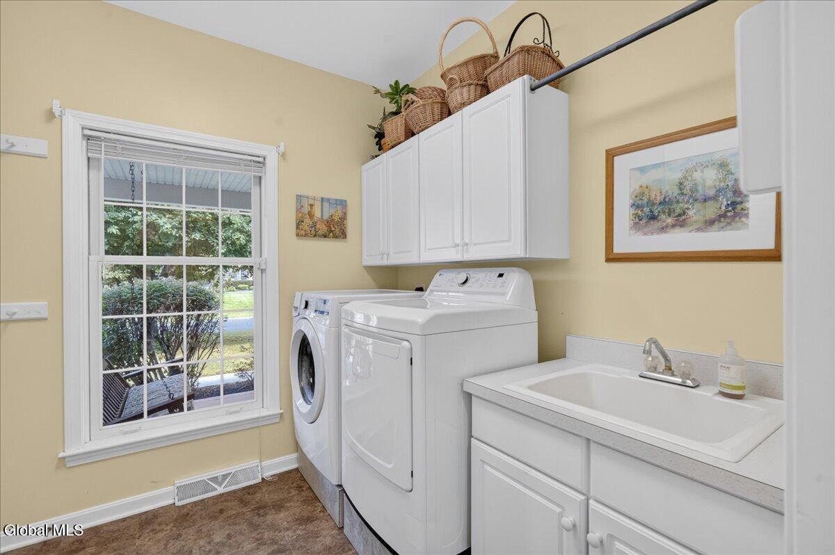 73 Fields End Drive Glenmont NY 12077