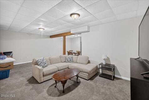 73 Fields End Drive Glenmont NY 12077
