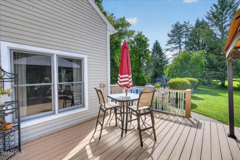73 Fields End Drive Glenmont NY 12077