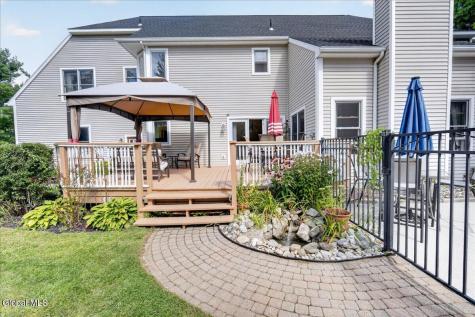 73 Fields End Drive Glenmont NY 12077