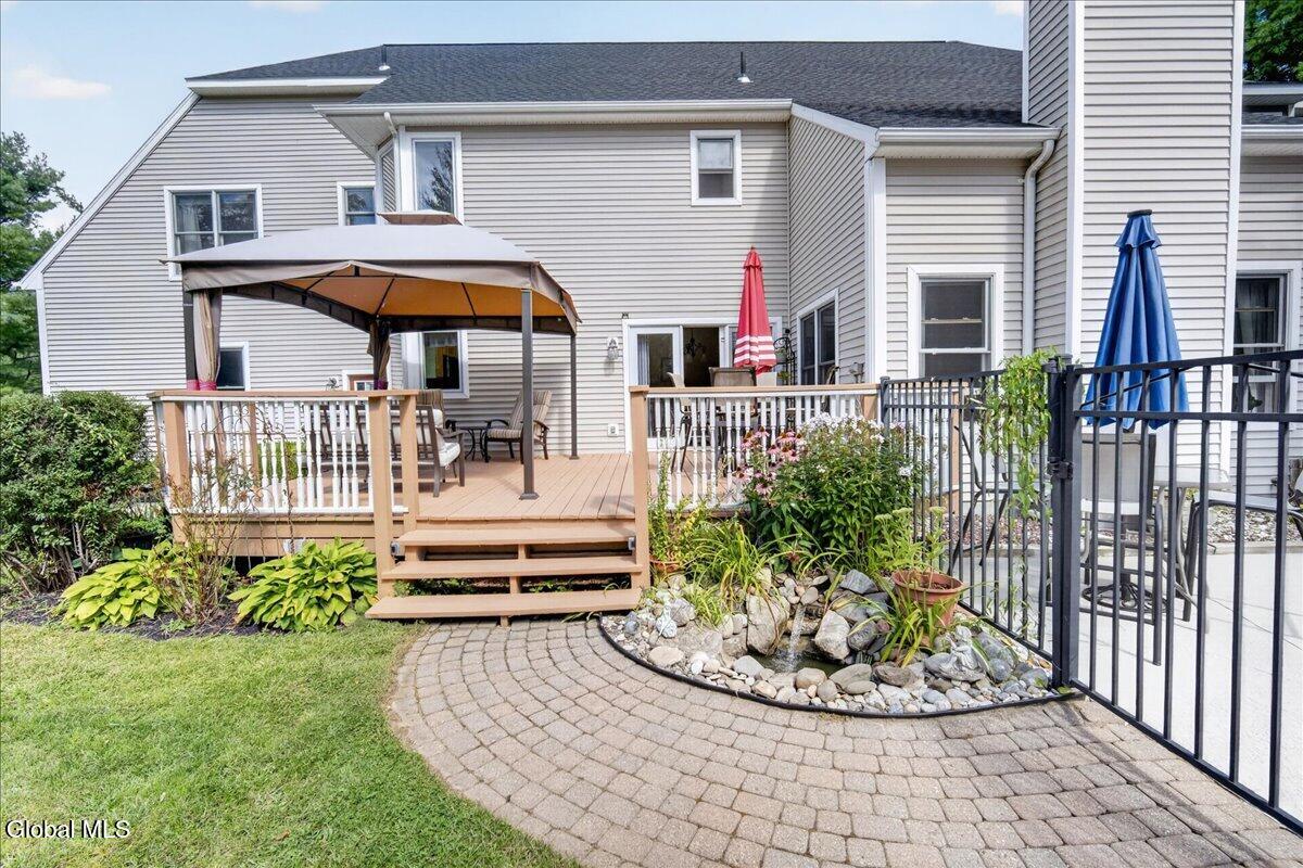73 Fields End Drive Glenmont NY 12077
