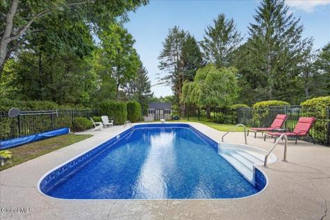 73 Fields End Drive Glenmont NY 12077