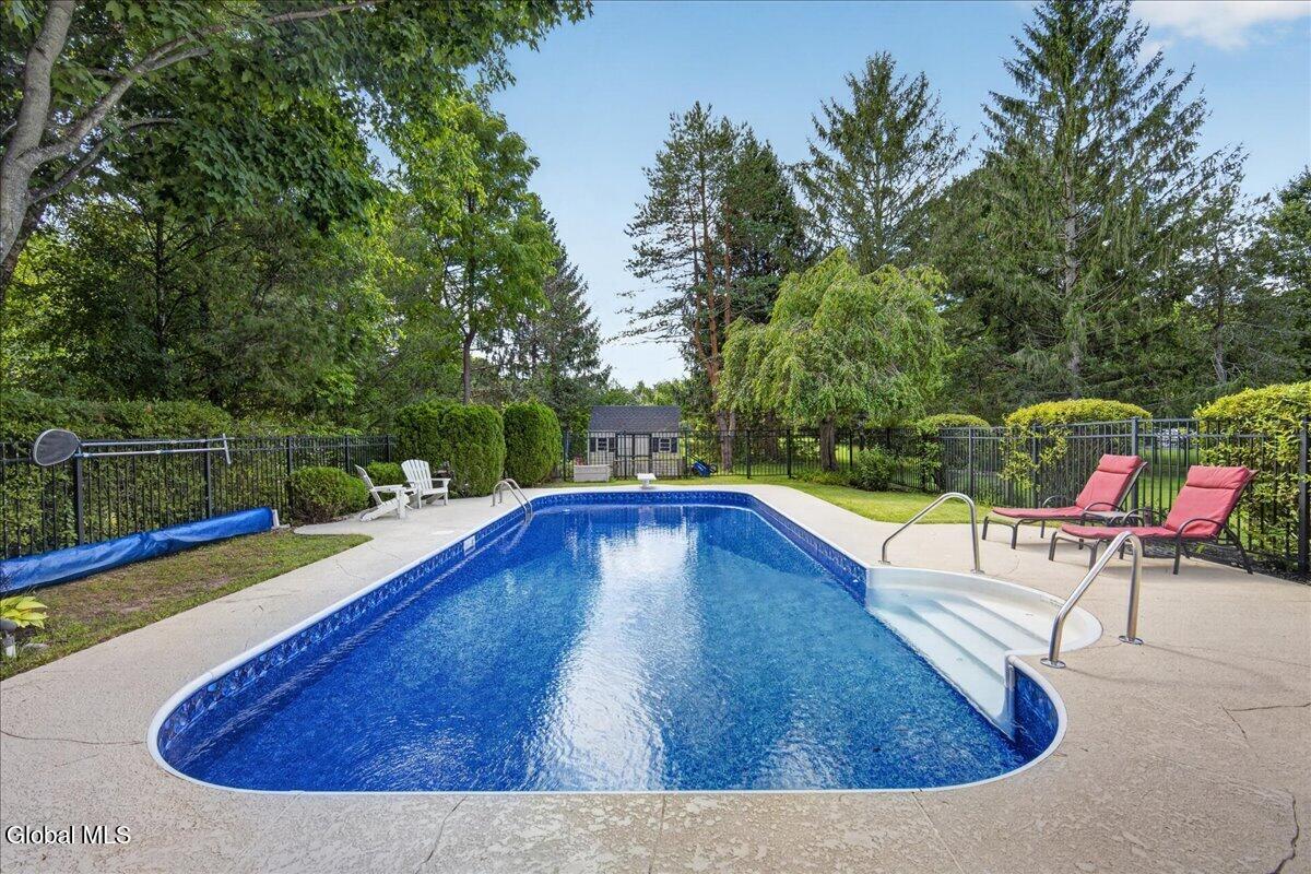 73 Fields End Drive Glenmont NY 12077