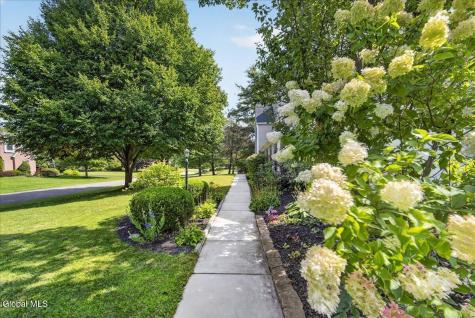 73 Fields End Drive Glenmont NY 12077