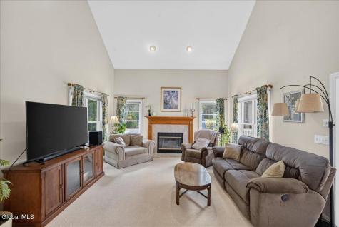73 Fields End Drive Glenmont NY 12077
