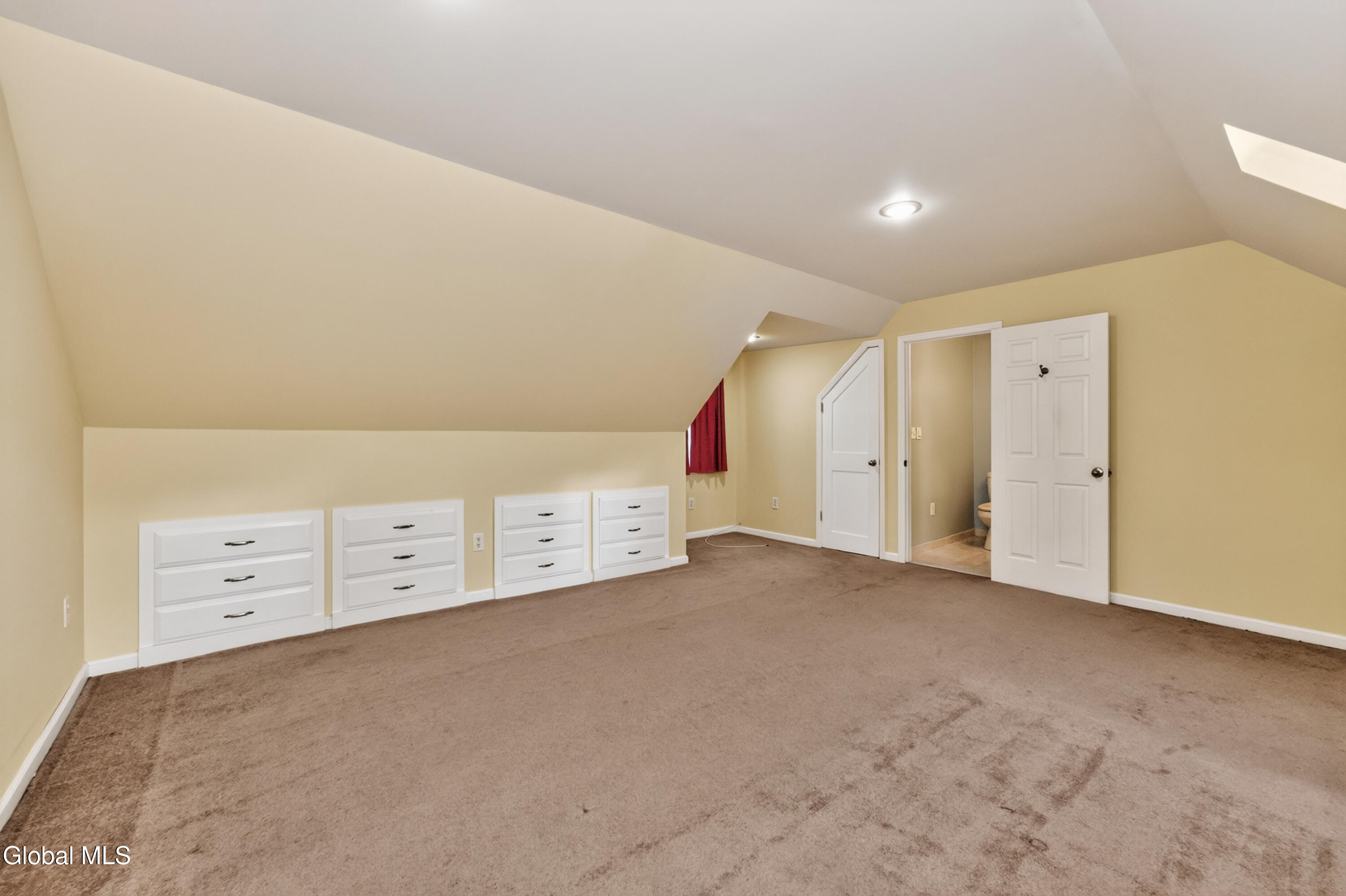 1237 Palma Avenue Schenectady NY 12306