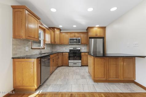 186 Middletown Road Waterford NY 12188