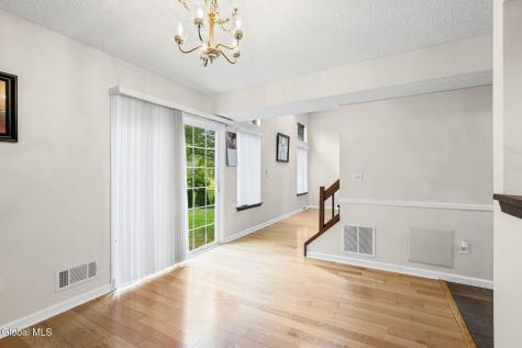 4 Oxford Road Slingerlands NY 12159