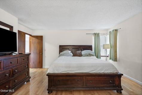 4 Oxford Road Slingerlands NY 12159