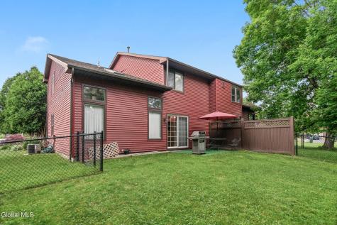 4 Oxford Road Slingerlands NY 12159