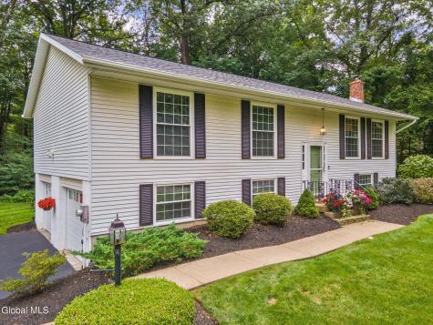 7 Acorn Avenue Clifton Park NY 12065
