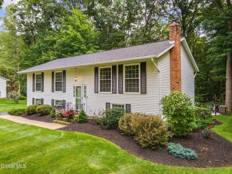 7 Acorn Avenue Clifton Park NY 12065