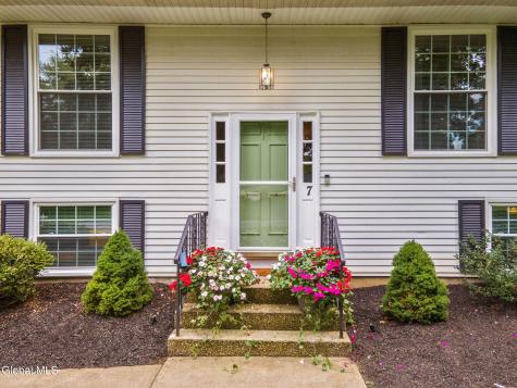 7 Acorn Avenue Clifton Park NY 12065