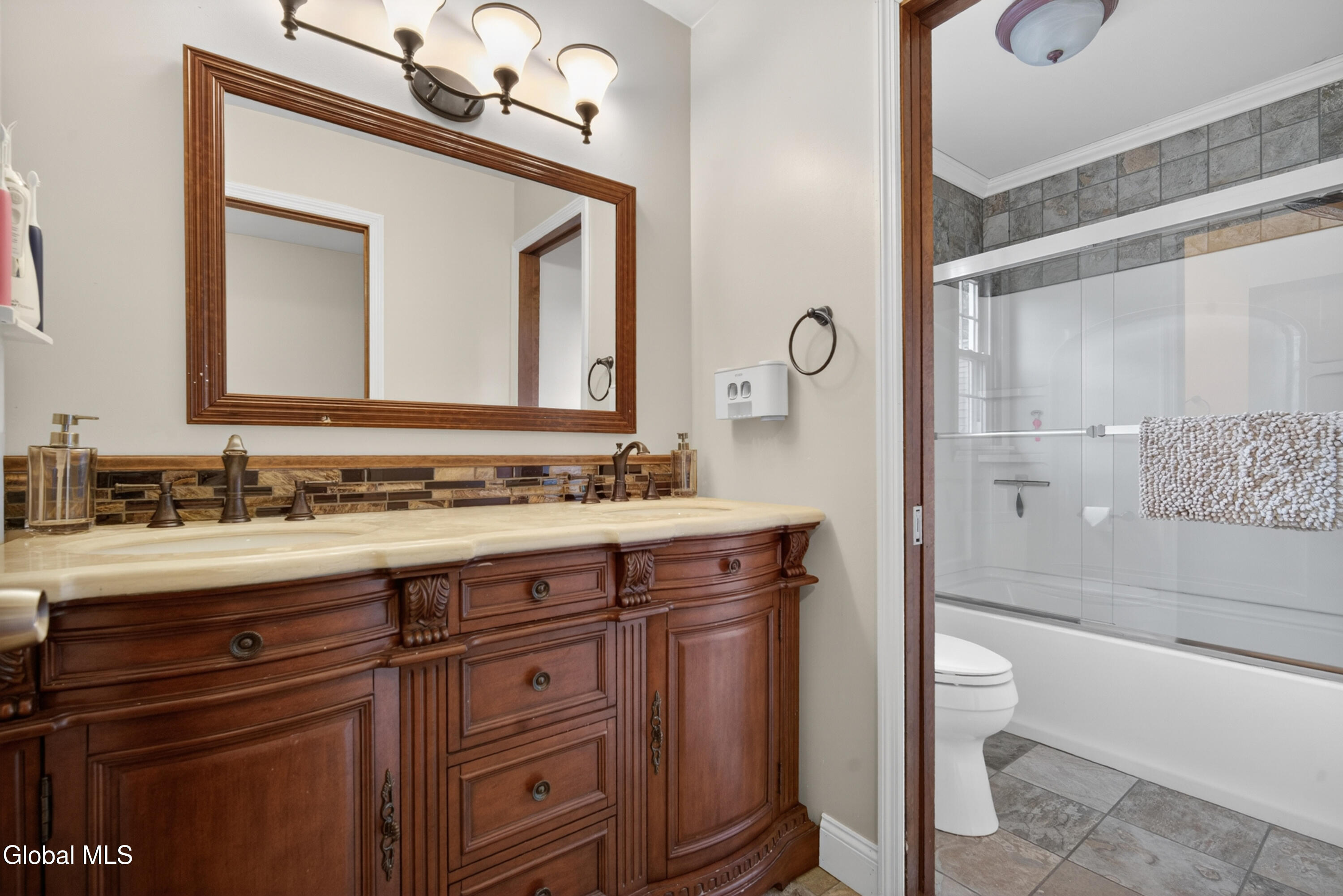 13 Royal Oak Drive Clifton Park NY 12065