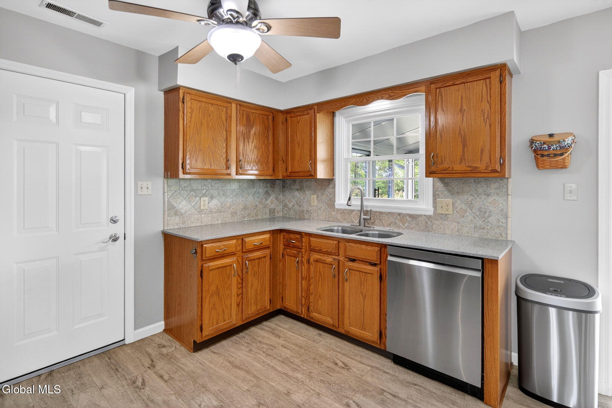 16 Leonard Drive Schenectady NY 12309