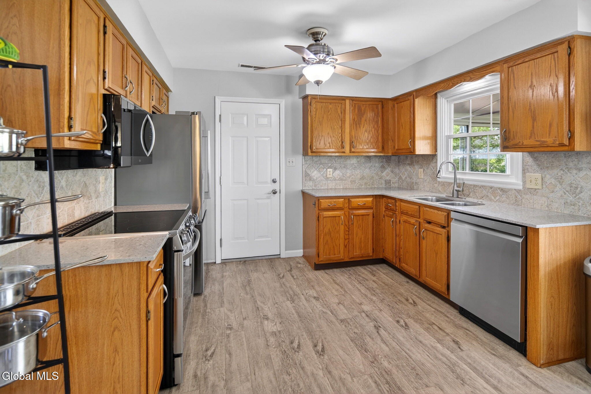 16 Leonard Drive Schenectady NY 12309