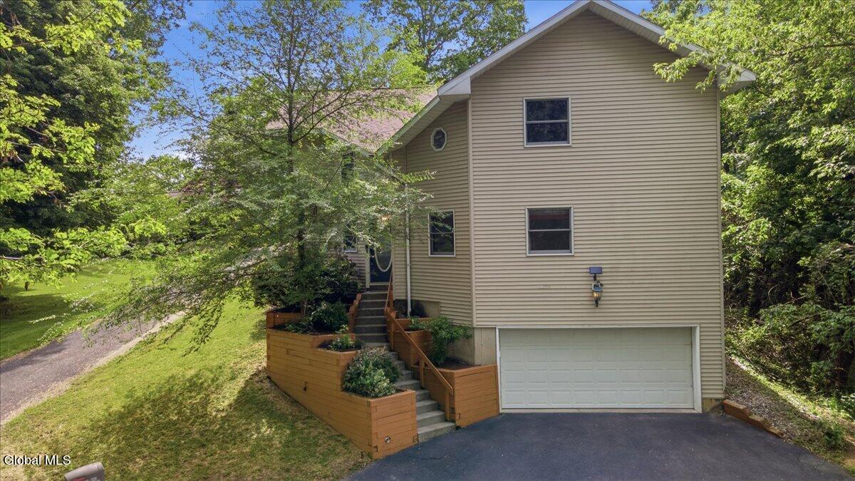 207 Hillcrest Avenue Albany NY 12203