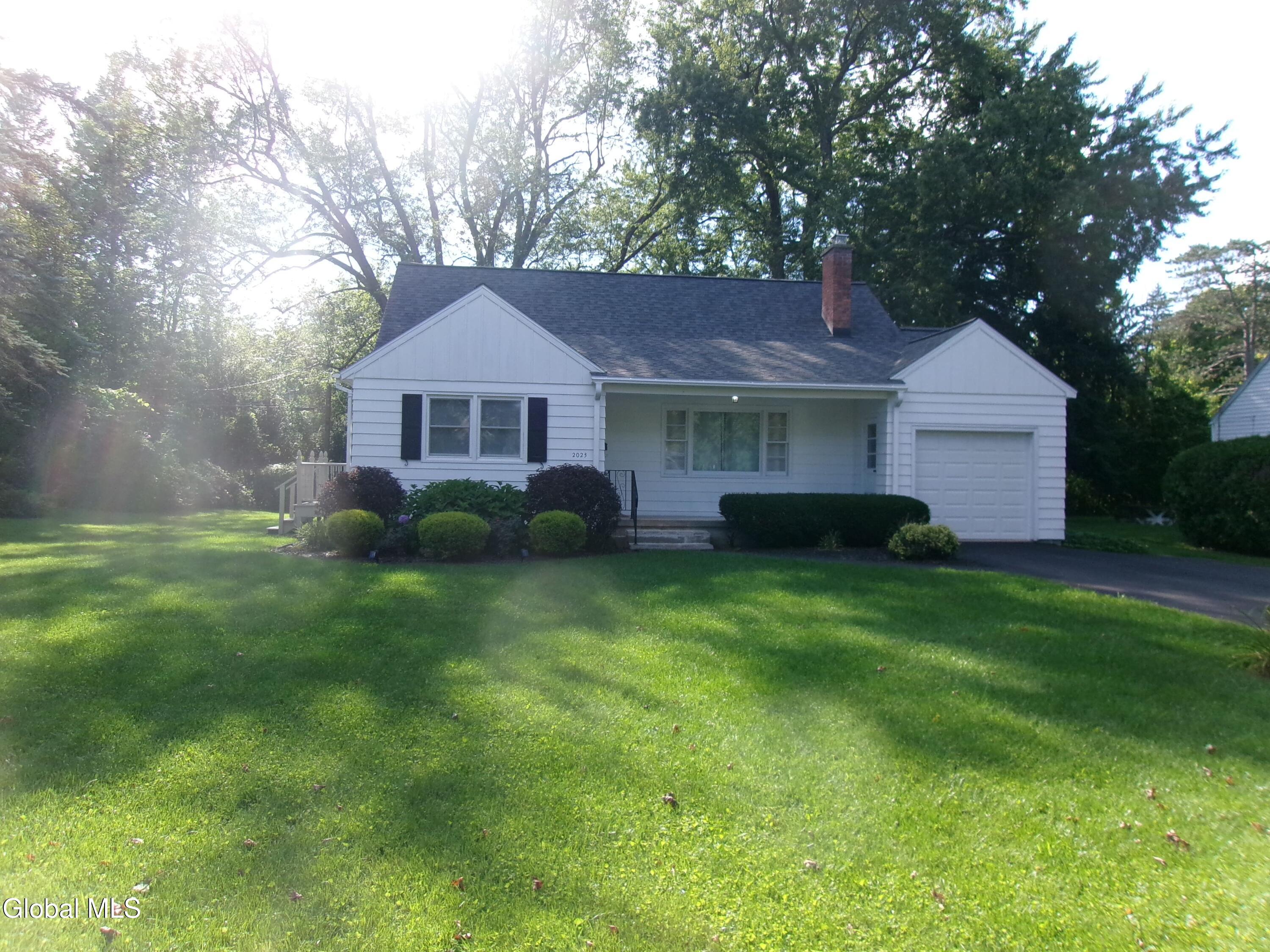 2023 Fairlawn Parkway Schenectady NY 12309